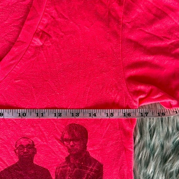 Neon Pink Maroon 5 Concert Shirt, Size XS - Picture 3 of 6